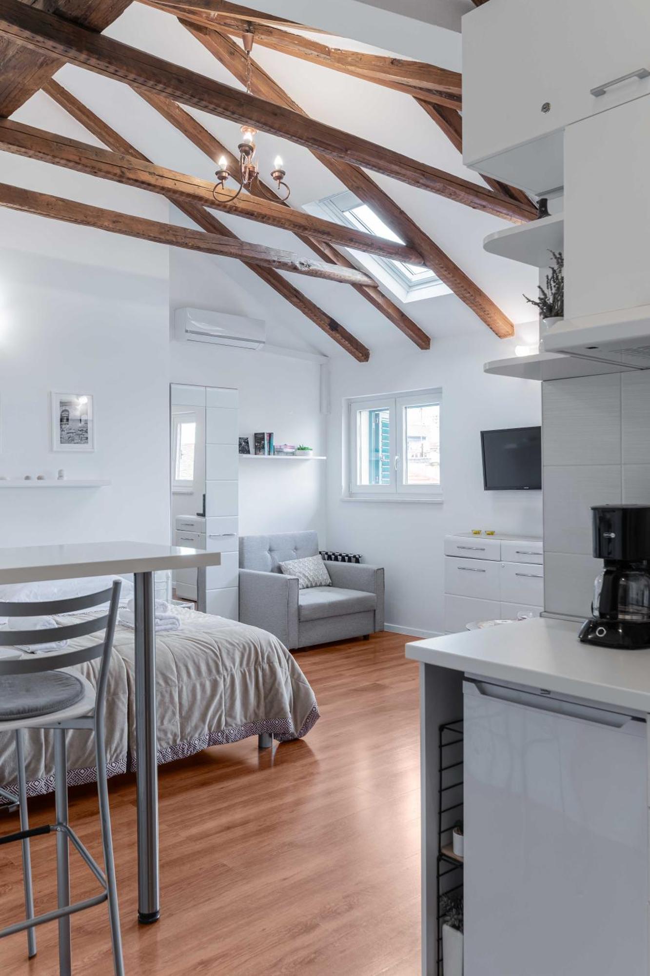 Apartment The Charm Split Buitenkant foto